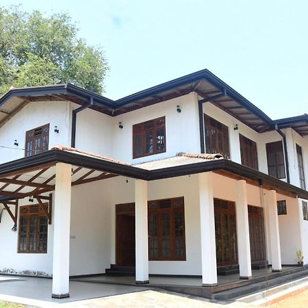 Silverline Guest House Anuradhapura Exterior photo