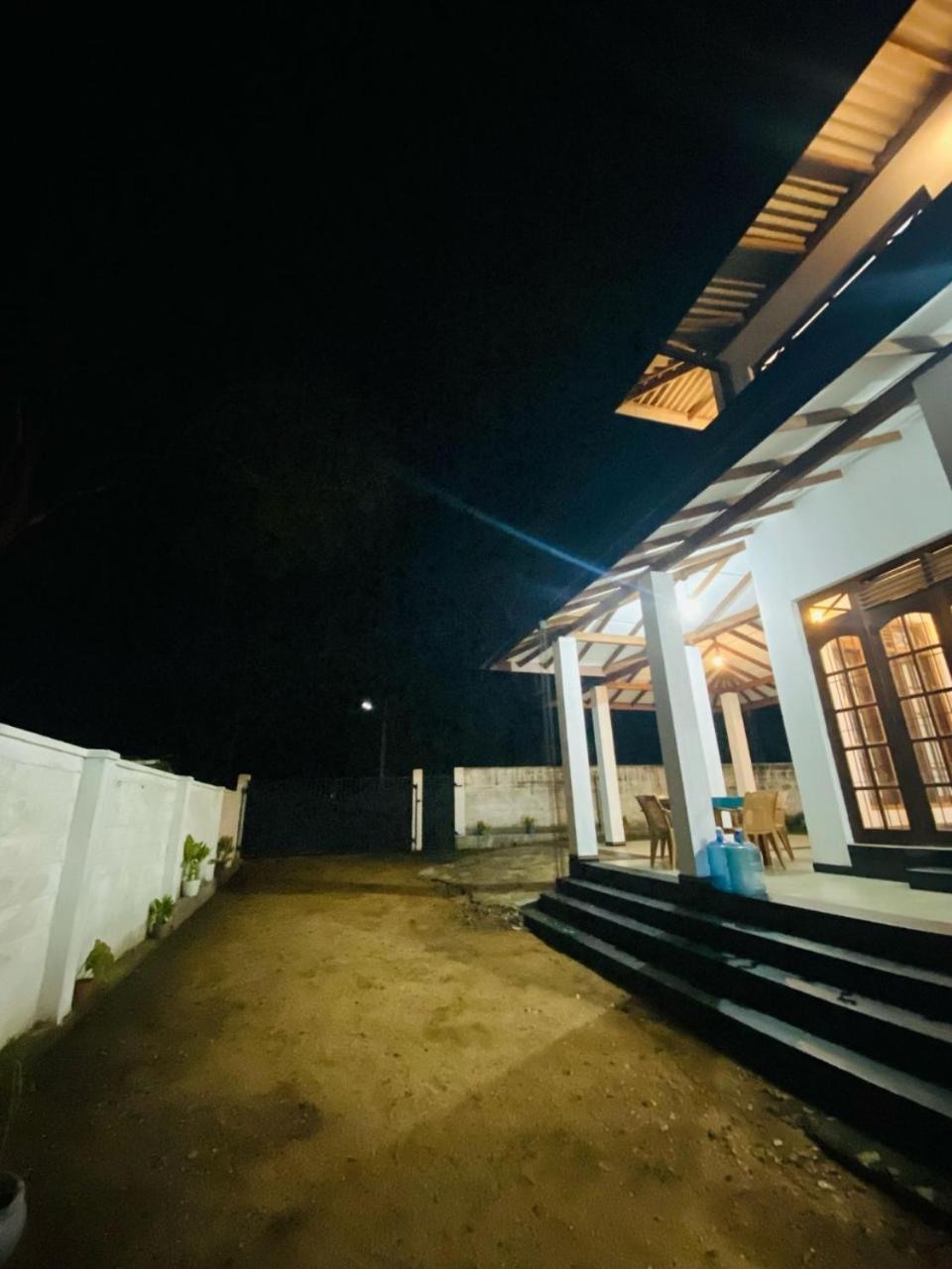Silverline Guest House Anuradhapura Exterior photo