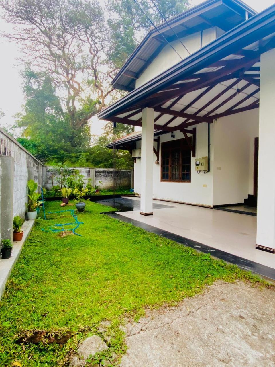 Silverline Guest House Anuradhapura Exterior photo